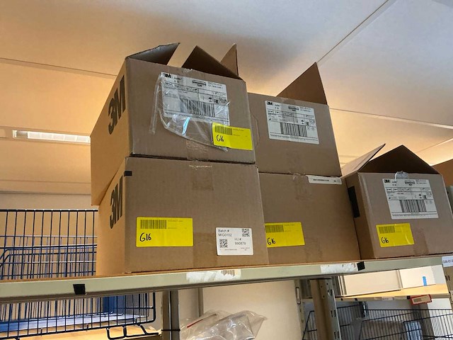 Batch laboratoriumbenodigdheden en planken - afbeelding 14 van  67