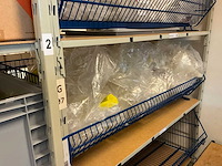 Batch laboratoriumbenodigdheden en planken - afbeelding 15 van  67
