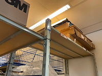 Batch laboratoriumbenodigdheden en planken - afbeelding 17 van  67