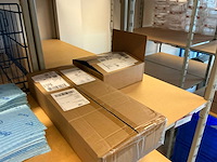 Batch laboratoriumbenodigdheden en planken - afbeelding 22 van  67