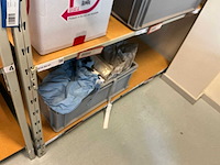 Batch laboratoriumbenodigdheden en planken - afbeelding 28 van  67