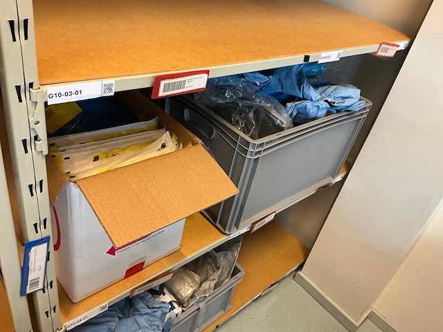 Batch laboratoriumbenodigdheden en planken - afbeelding 29 van  67