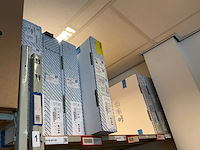Batch laboratoriumbenodigdheden en planken - afbeelding 30 van  67