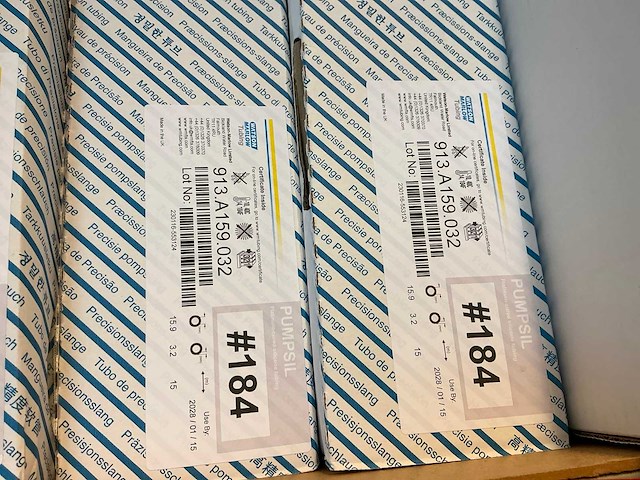Batch laboratoriumbenodigdheden en planken - afbeelding 31 van  67