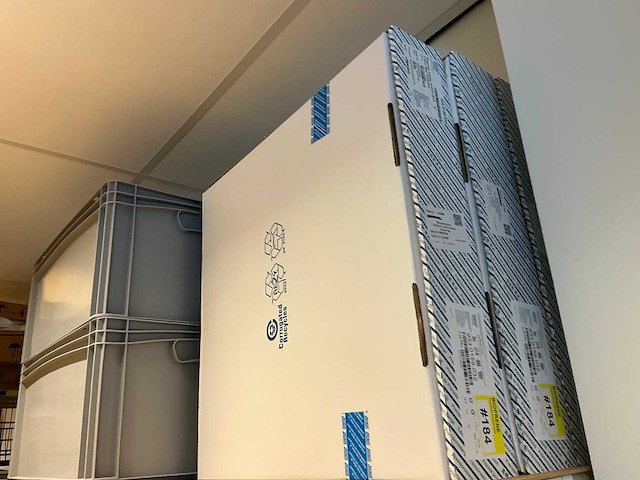 Batch laboratoriumbenodigdheden en planken - afbeelding 32 van  67