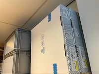 Batch laboratoriumbenodigdheden en planken - afbeelding 32 van  67