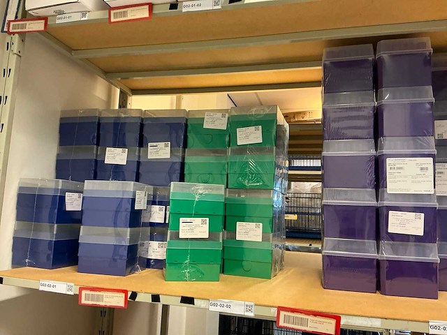 Batch laboratoriumbenodigdheden en planken - afbeelding 23 van  67