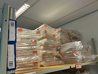 Batch laboratoriumbenodigdheden en planken - afbeelding 46 van  67