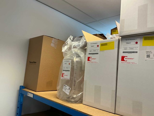 Batch laboratoriumbenodigdheden en planken - afbeelding 47 van  67