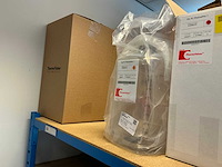 Batch laboratoriumbenodigdheden en planken - afbeelding 49 van  67