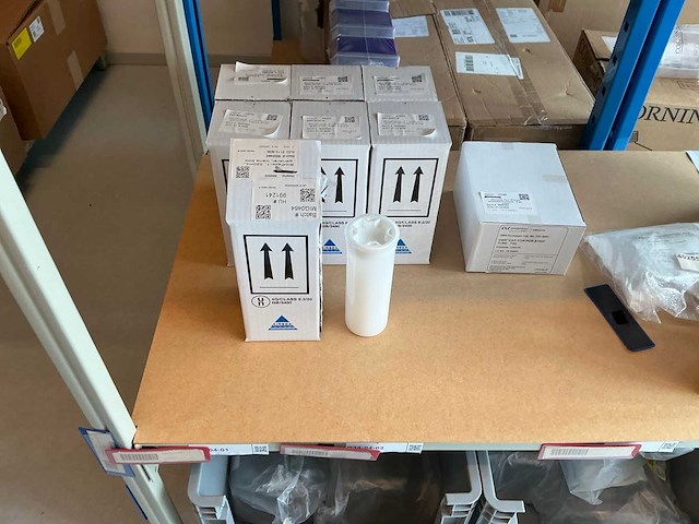 Batch laboratoriumbenodigdheden en planken - afbeelding 53 van  67