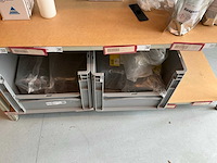 Batch laboratoriumbenodigdheden en planken - afbeelding 55 van  67