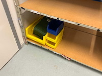 Batch laboratoriumbenodigdheden en planken - afbeelding 45 van  67