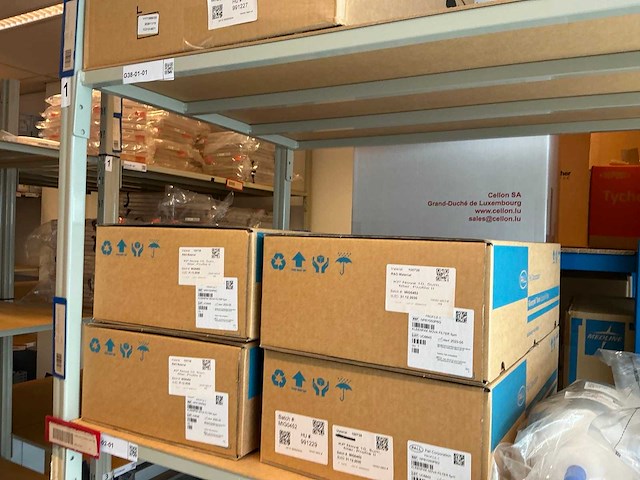 Batch laboratoriumbenodigdheden en planken - afbeelding 57 van  67