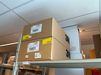 Batch laboratoriumbenodigdheden en planken - afbeelding 58 van  67