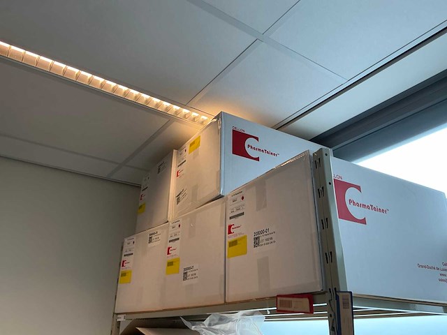 Batch laboratoriumbenodigdheden en planken - afbeelding 59 van  67