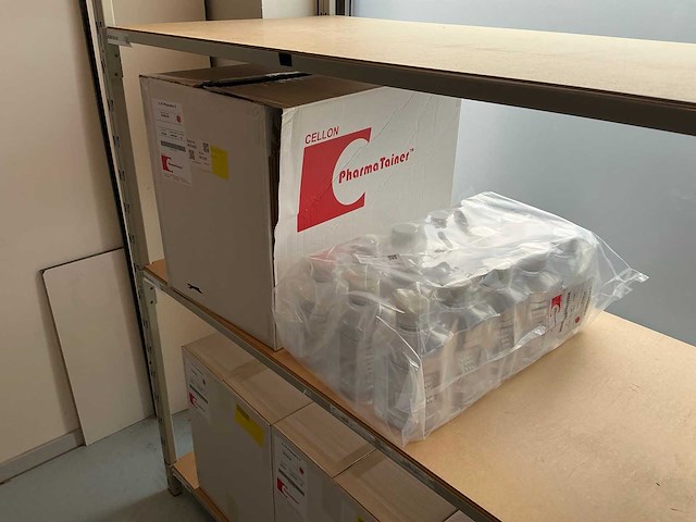 Batch laboratoriumbenodigdheden en planken - afbeelding 68 van  70