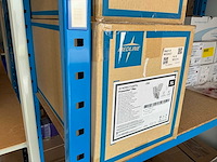 Batch laboratoriumbenodigdheden en planken - afbeelding 64 van  67