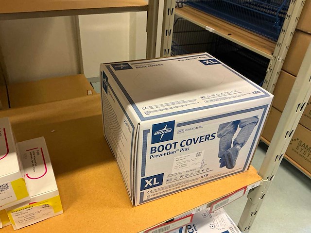 Batch laboratoriumbenodigdheden en planken - afbeelding 65 van  67