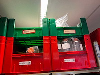 Batch laboratoriumbenodigdheden en planken - afbeelding 3 van  93