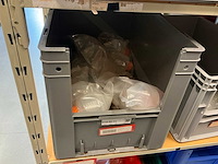 Batch laboratoriumbenodigdheden en planken - afbeelding 5 van  93
