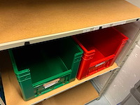Batch laboratoriumbenodigdheden en planken - afbeelding 6 van  93