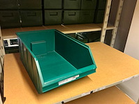 Batch laboratoriumbenodigdheden en planken - afbeelding 7 van  93