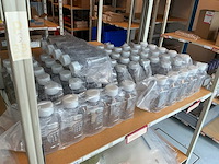 Batch laboratoriumbenodigdheden en planken - afbeelding 2 van  93