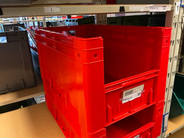 Batch laboratoriumbenodigdheden en planken - afbeelding 9 van  93
