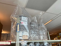Batch laboratoriumbenodigdheden en planken - afbeelding 10 van  93