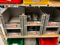 Batch laboratoriumbenodigdheden en planken - afbeelding 134 van  153