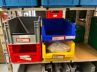 Batch laboratoriumbenodigdheden en planken - afbeelding 12 van  93