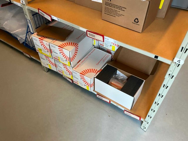 Batch laboratoriumbenodigdheden en planken - afbeelding 23 van  93