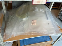 Batch laboratoriumbenodigdheden en planken - afbeelding 20 van  93