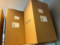 Batch laboratoriumbenodigdheden en planken - afbeelding 32 van  93