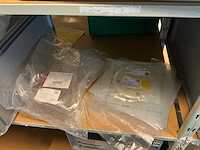 Batch laboratoriumbenodigdheden en planken - afbeelding 40 van  93