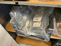 Batch laboratoriumbenodigdheden en planken - afbeelding 43 van  93