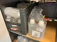 Batch laboratoriumbenodigdheden en planken - afbeelding 44 van  93