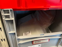 Batch laboratoriumbenodigdheden en planken - afbeelding 46 van  93