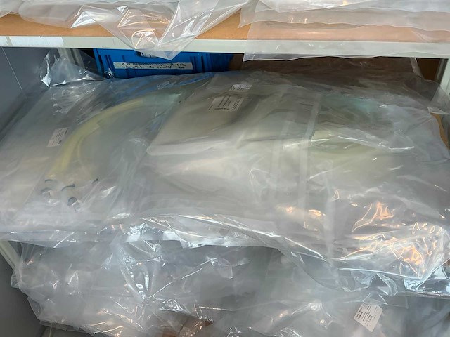 Batch laboratoriumbenodigdheden en planken - afbeelding 42 van  93