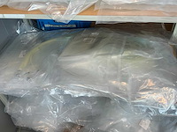 Batch laboratoriumbenodigdheden en planken - afbeelding 42 van  93