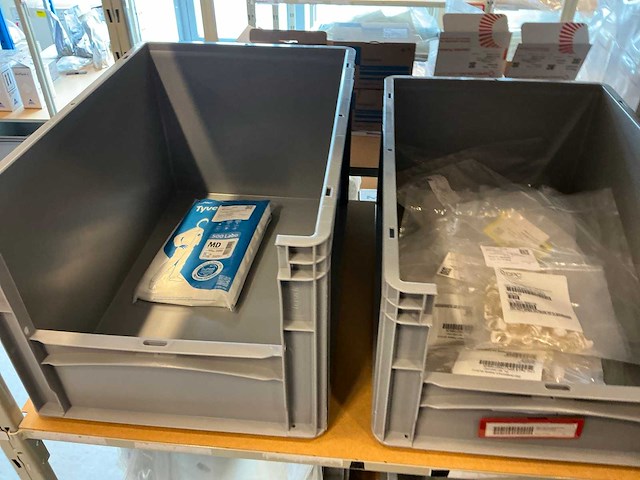 Batch laboratoriumbenodigdheden en planken - afbeelding 57 van  93