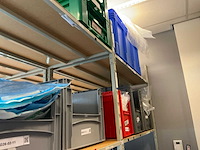 Batch laboratoriumbenodigdheden en planken - afbeelding 59 van  93