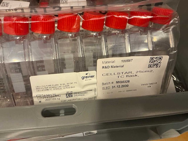 Batch laboratoriumbenodigdheden en planken - afbeelding 63 van  93