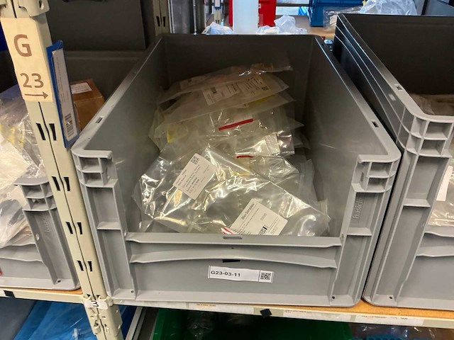 Batch laboratoriumbenodigdheden en planken - afbeelding 79 van  93