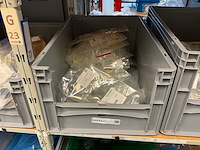 Batch laboratoriumbenodigdheden en planken - afbeelding 79 van  93