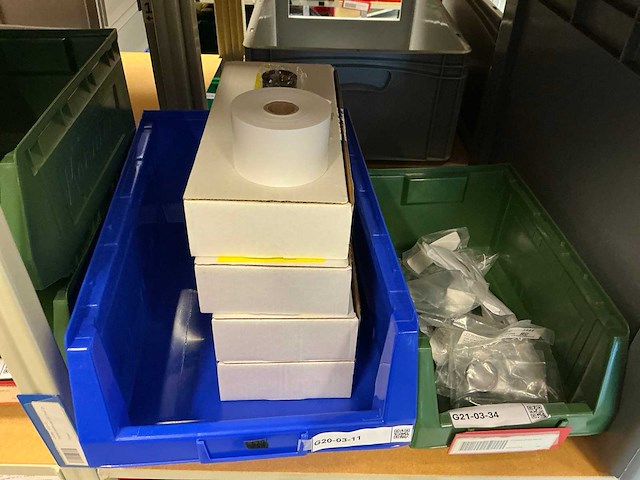 Batch laboratoriumbenodigdheden en planken - afbeelding 143 van  153