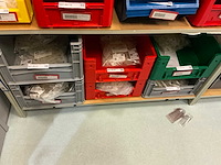 Batch laboratoriumbenodigdheden en planken - afbeelding 86 van  93