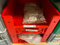 Batch laboratoriumbenodigdheden en planken - afbeelding 88 van  93