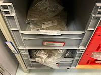 Batch laboratoriumbenodigdheden en planken - afbeelding 89 van  93